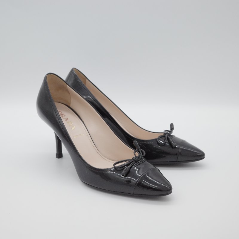 Prada 普拉達 蝴蝶結 黑色 漆皮尖頭高跟鞋-2
