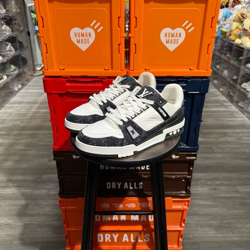 Lv trainer黑白牛仔Eu42-0