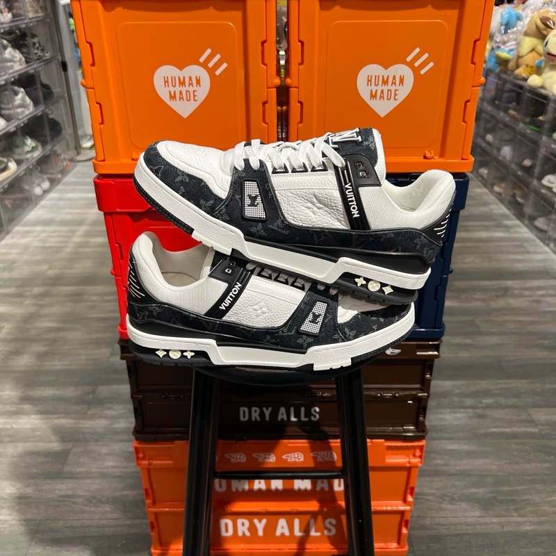 Lv trainer黑白牛仔Eu42-1