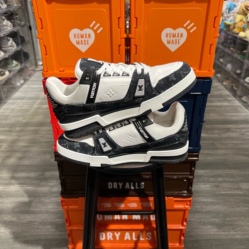 Lv trainer黑白牛仔Eu42-2