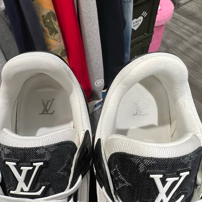 Lv trainer黑白牛仔Eu42-6