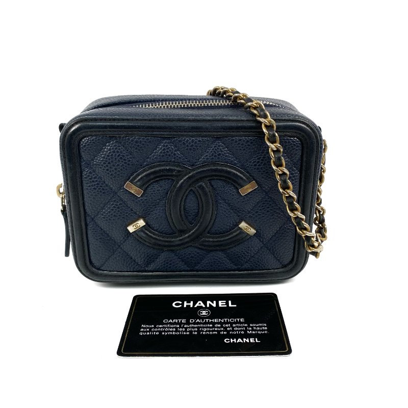 △ Chanel 香奈兒 Navy Caviar Skin Gold Tone Metal Filigree Mini Chain Vanity Case No.26 深藍色粒紋小牛皮金色金鎖鏈化妝箱No.26 - 267001936-0