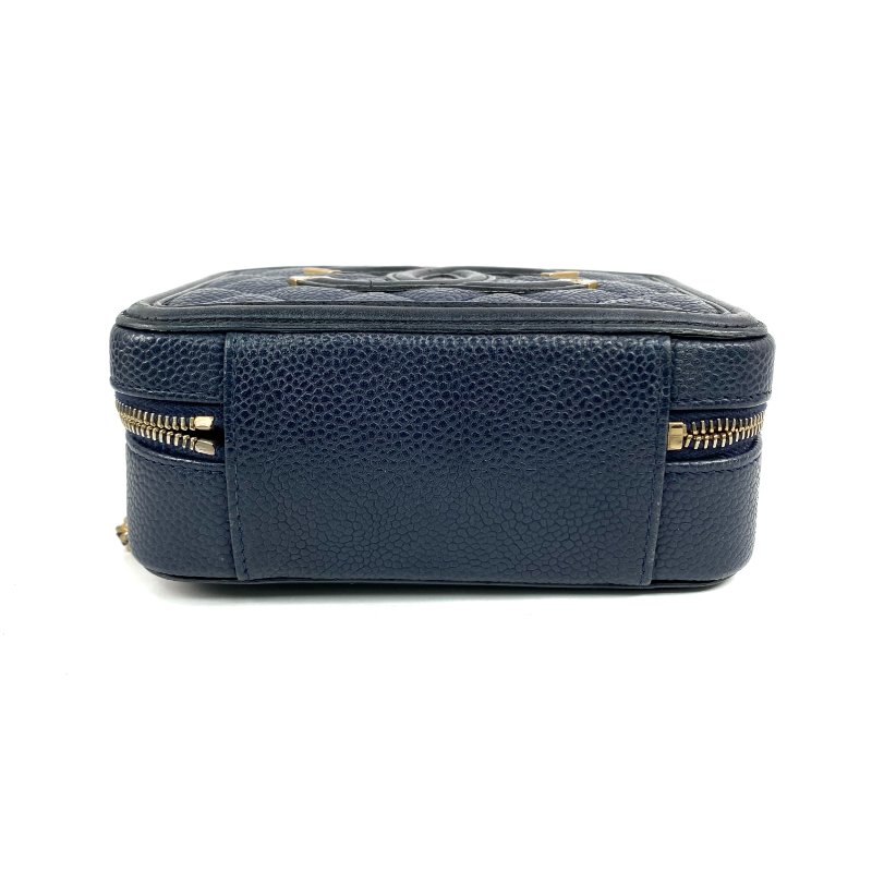 △ Chanel 香奈兒 Navy Caviar Skin Gold Tone Metal Filigree Mini Chain Vanity Case No.26 深藍色粒紋小牛皮金色金鎖鏈化妝箱No.26 - 267001936-5