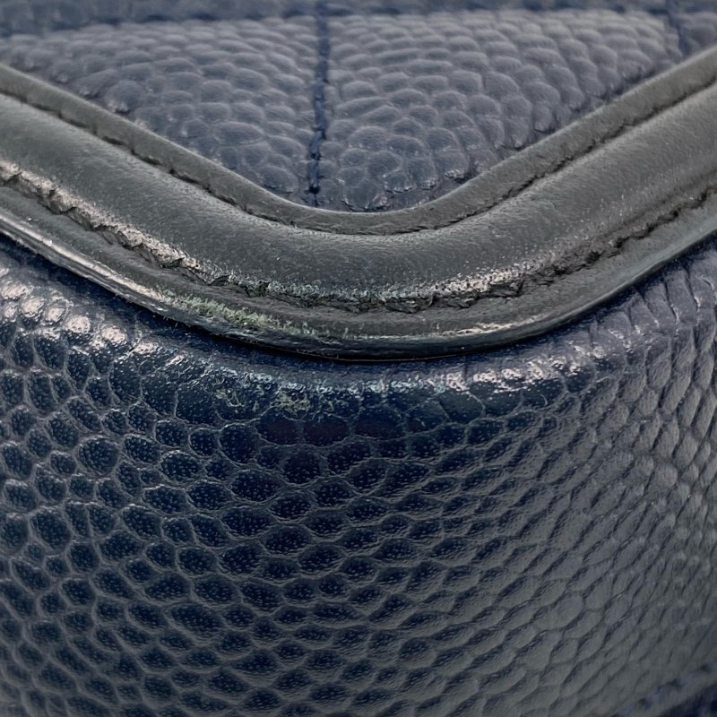 △ Chanel 香奈兒 Navy Caviar Skin Gold Tone Metal Filigree Mini Chain Vanity Case No.26 深藍色粒紋小牛皮金色金鎖鏈化妝箱No.26 - 267001936-11