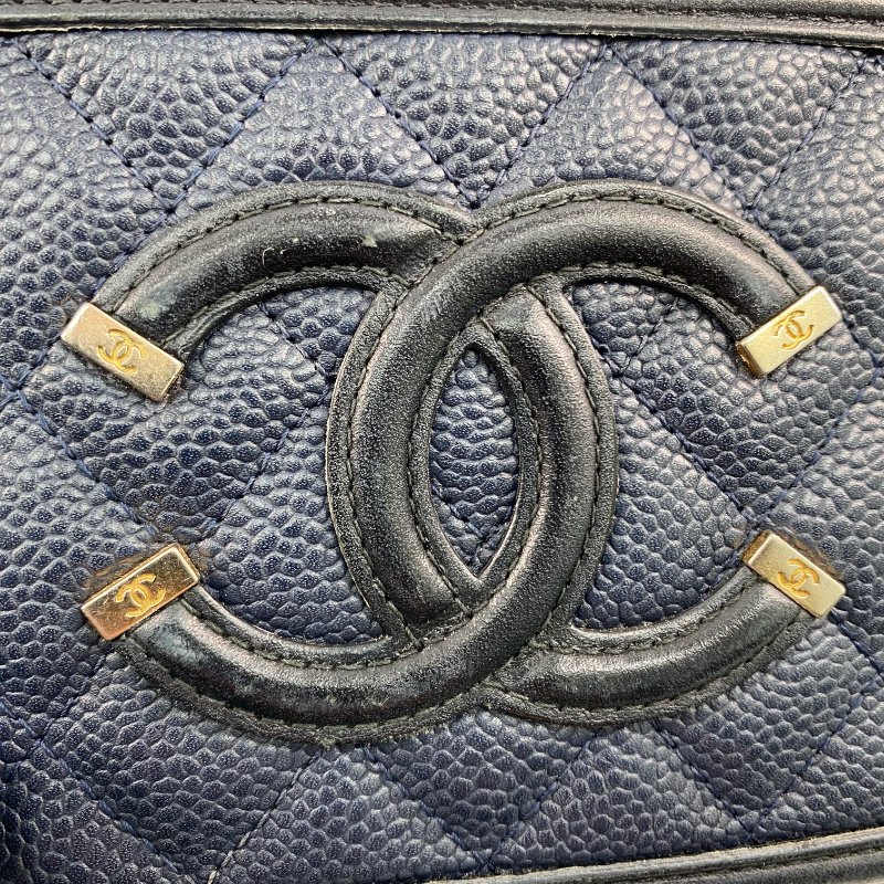 △ Chanel 香奈兒 Navy Caviar Skin Gold Tone Metal Filigree Mini Chain Vanity Case No.26 深藍色粒紋小牛皮金色金鎖鏈化妝箱No.26 - 267001936-12