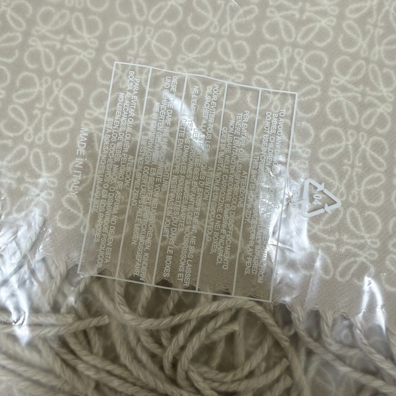 LOEWE Logo滿版羊毛圍巾-10