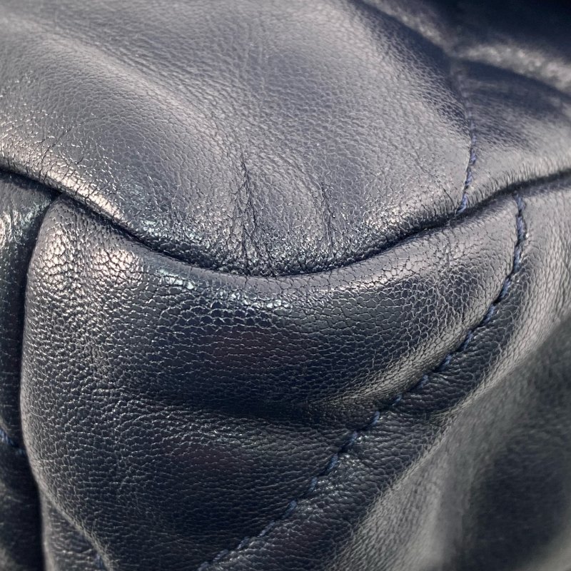 △ Chanel 香奈兒 19 Bag Navy Shiny Lambskin Silver And Gold Tone Metal, Ruthenium-Finish Metal Chain Shoulder Bag No.29 AS1160 深藍色亮面小羊皮銀色和金色金屬,鍍釕金屬鎖鏈肩背袋No.29 - 267002024-10