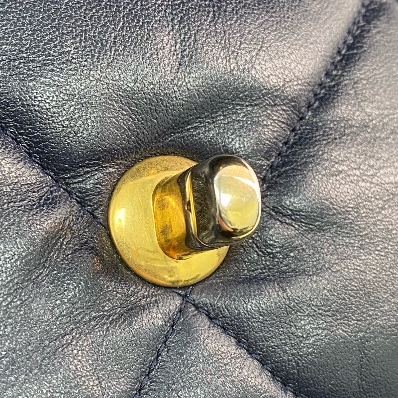 △ Chanel 香奈兒 19 Bag Navy Shiny Lambskin Silver And Gold Tone Metal, Ruthenium-Finish Metal Chain Shoulder Bag No.29 AS1160 深藍色亮面小羊皮銀色和金色金屬,鍍釕金屬鎖鏈肩背袋No.29 - 267002024-14