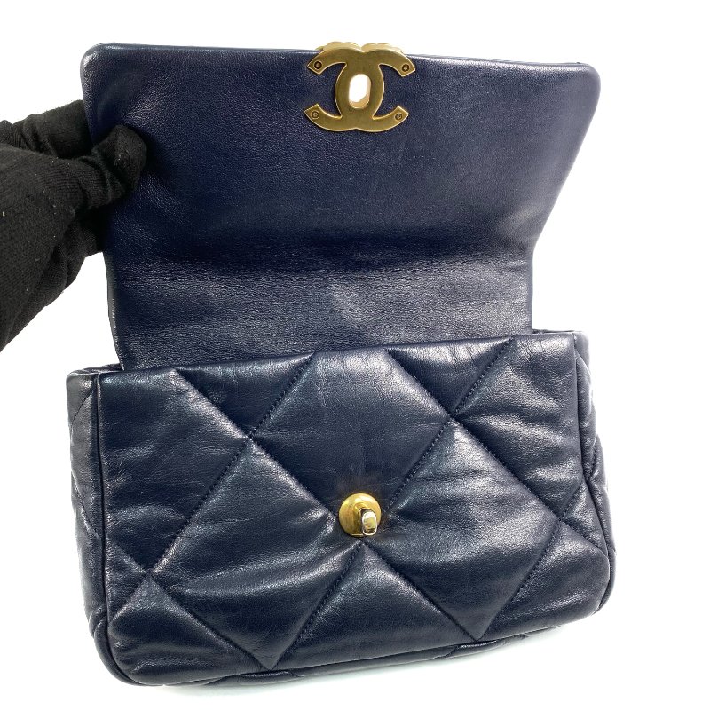 △ Chanel 香奈兒 19 Bag Navy Shiny Lambskin Silver And Gold Tone Metal, Ruthenium-Finish Metal Chain Shoulder Bag No.29 AS1160 深藍色亮面小羊皮銀色和金色金屬,鍍釕金屬鎖鏈肩背袋No.29 - 267002024-17