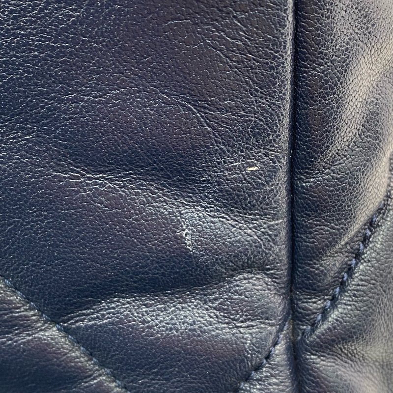 △ Chanel 香奈兒 19 Bag Navy Shiny Lambskin Silver And Gold Tone Metal, Ruthenium-Finish Metal Chain Shoulder Bag No.29 AS1160 深藍色亮面小羊皮銀色和金色金屬,鍍釕金屬鎖鏈肩背袋No.29 - 267002024-22