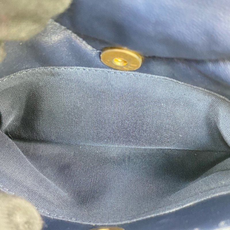 △ Chanel 香奈兒 19 Bag Navy Shiny Lambskin Silver And Gold Tone Metal, Ruthenium-Finish Metal Chain Shoulder Bag No.29 AS1160 深藍色亮面小羊皮銀色和金色金屬,鍍釕金屬鎖鏈肩背袋No.29 - 267002024-24