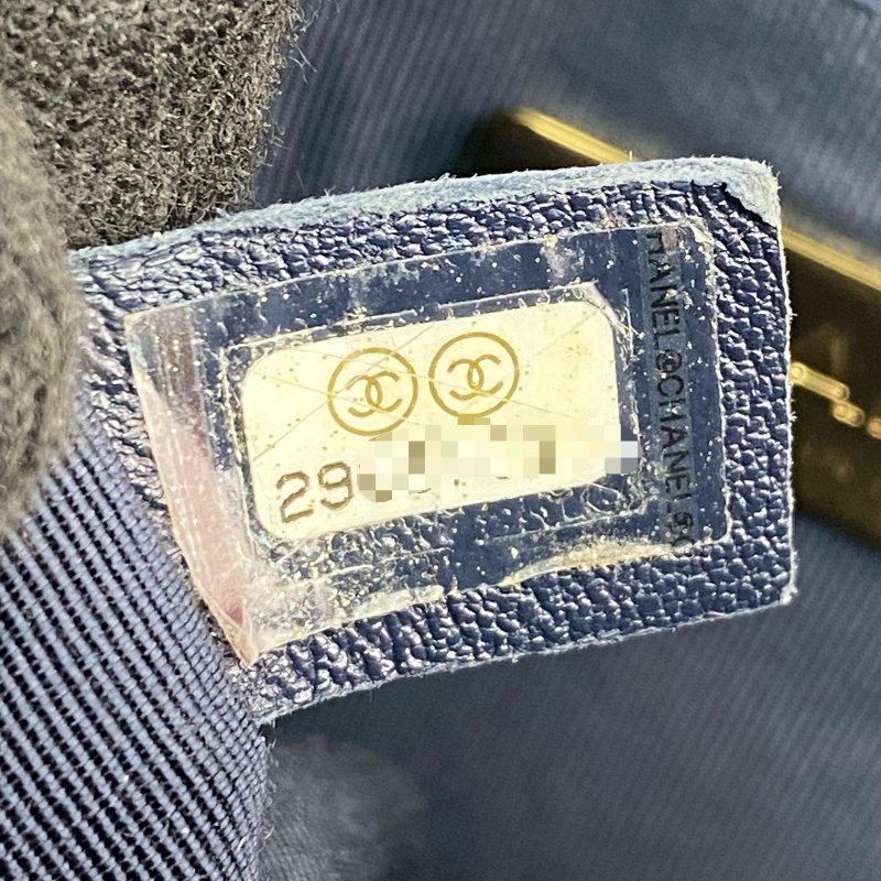 △ Chanel 香奈兒 19 Bag Navy Shiny Lambskin Silver And Gold Tone Metal, Ruthenium-Finish Metal Chain Shoulder Bag No.29 AS1160 深藍色亮面小羊皮銀色和金色金屬,鍍釕金屬鎖鏈肩背袋No.29 - 267002024-25