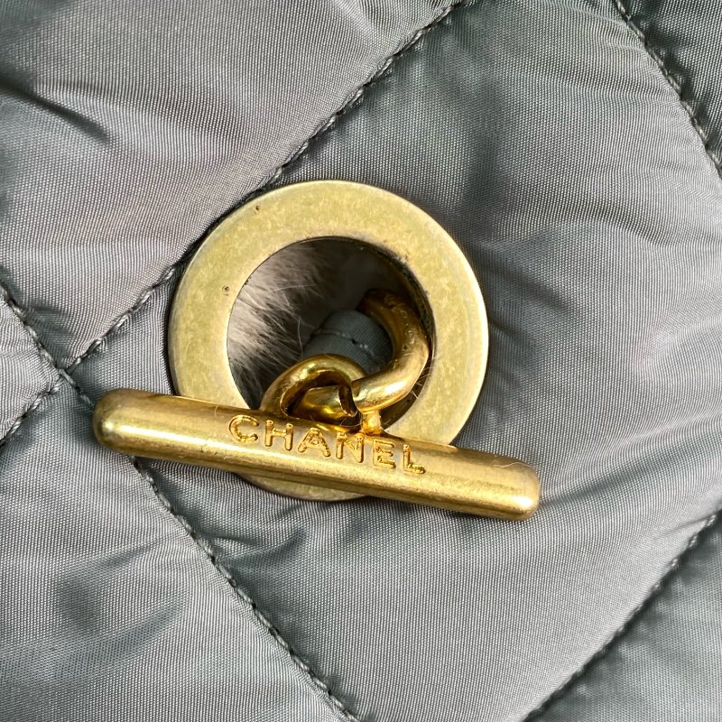 △ Chanel 香奈兒 Grey Blue Nylon And Rabbit Hair Gold Tone Metal Chain Tote Bag No.15 灰藍色尼龍和兔毛金色金屬鎖鏈托特袋No.15 - 267000127-14