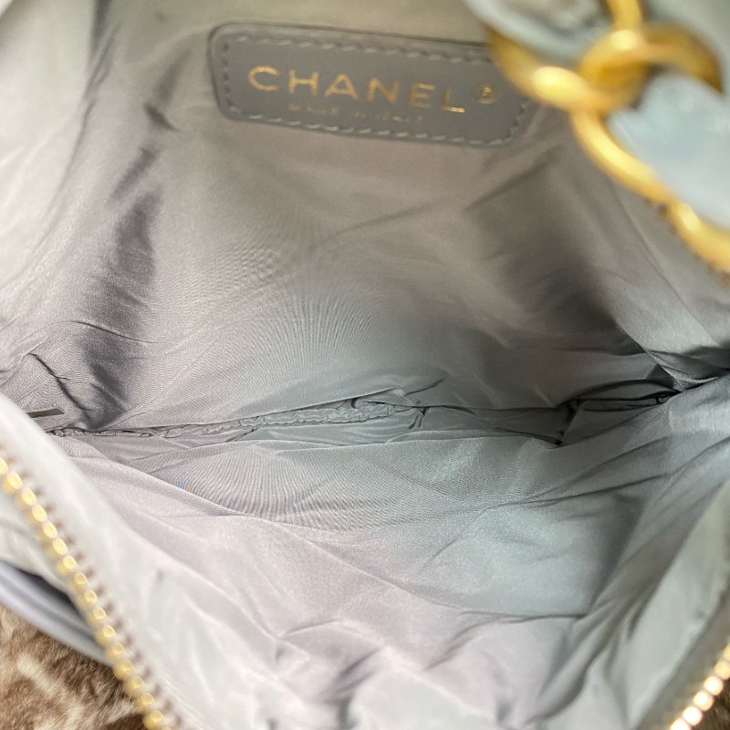 △ Chanel 香奈兒 Grey Blue Nylon And Rabbit Hair Gold Tone Metal Chain Tote Bag No.15 灰藍色尼龍和兔毛金色金屬鎖鏈托特袋No.15 - 267000127-18