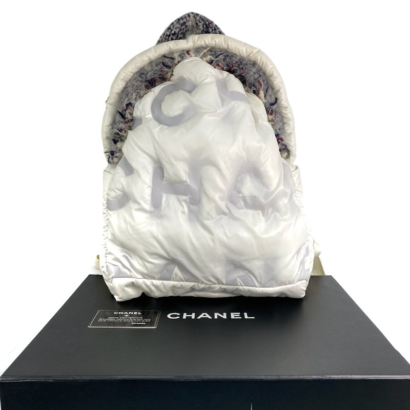 △ Chanel 香奈兒 White Nylon Silver Tone Metal Backpack No.26 白色尼龍銀色金屬背包No.26 - 267000906-0