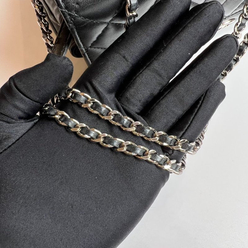 CHANEL 羊皮菱格紋單肩斜肩包 黑銀 16開-11