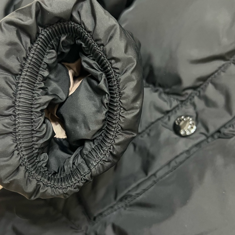 Moncler連帽羽絨外套 內拼裸粉色-1