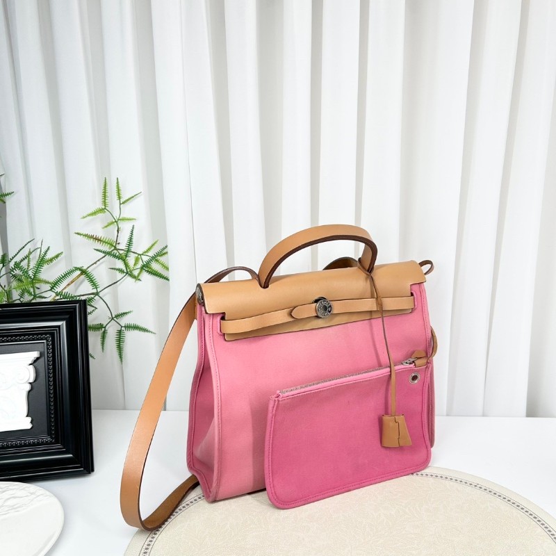 SH Zym 專櫃價2.1折!愛馬仕/Hermes 框p herbag31 粉色彩帆布包 經典粉色彩帆布搭配棕色牛皮邊框,銀色五金配件 大氣百搭 專櫃價:23500.00-3