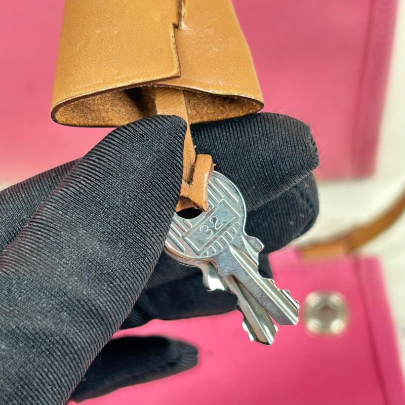 SH Zym 專櫃價2.1折!愛馬仕/Hermes 框p herbag31 粉色彩帆布包 經典粉色彩帆布搭配棕色牛皮邊框,銀色五金配件 大氣百搭 專櫃價:23500.00-16