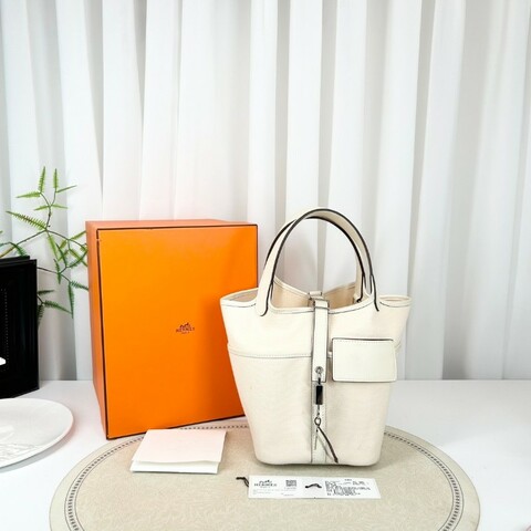 專櫃價4.7折！愛馬仕/Hermes  Picotin Lock Cargo菜籃子18 奶油白 銀扣 帆布拼Swift皮 手提包 經典簡約 公價31400