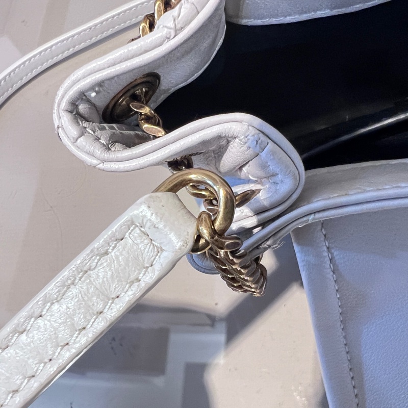 YSL 米白羊皮MiniNolita霧金釦下蓋肩斜背包-18