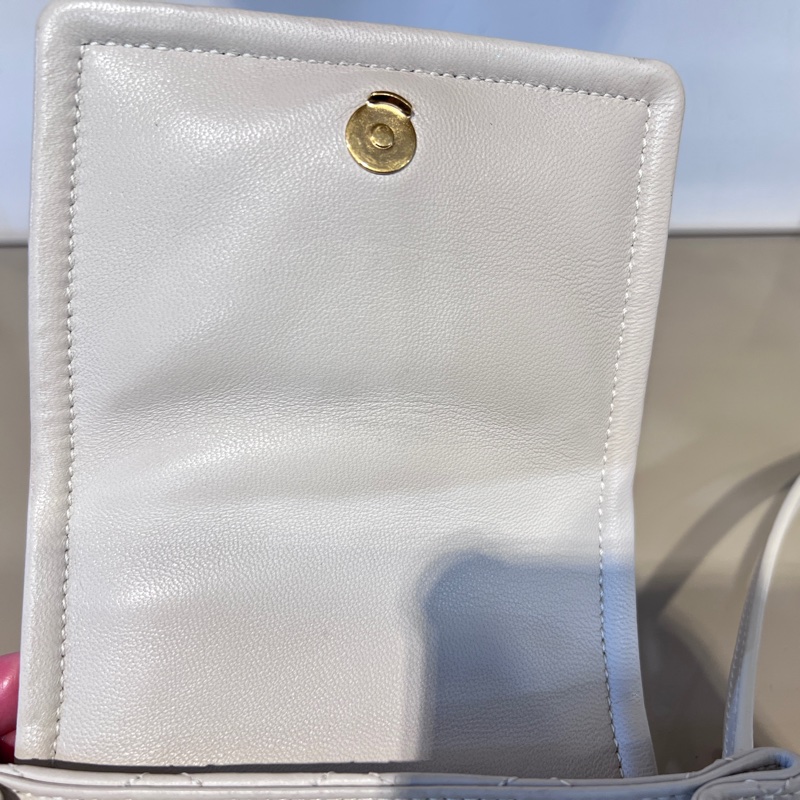 YSL 米白羊皮MiniNolita霧金釦下蓋肩斜背包-25