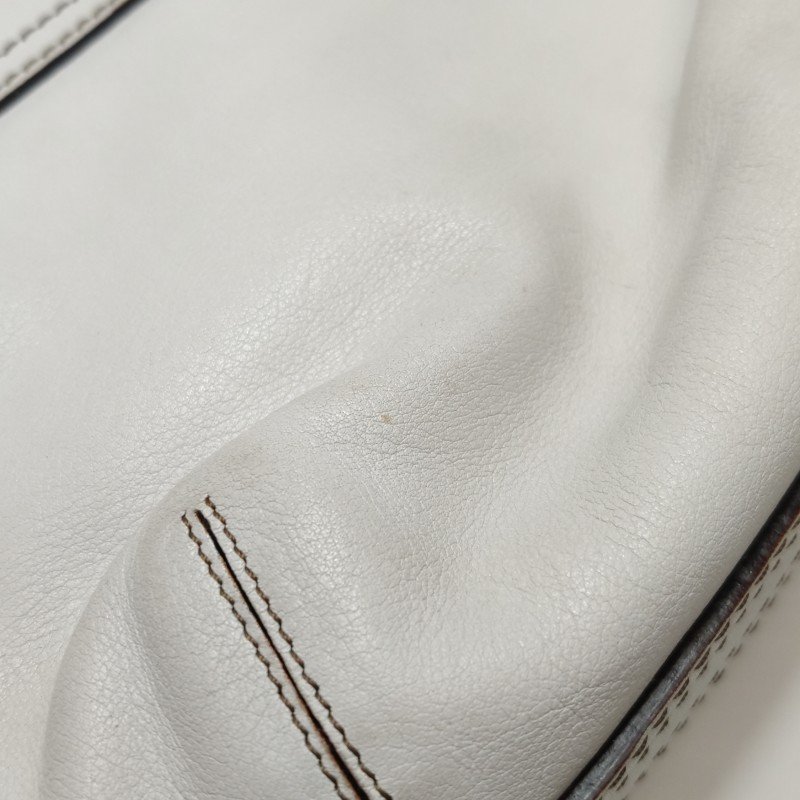 Loewe牛皮純色壓紋字母Logo單肩包-14