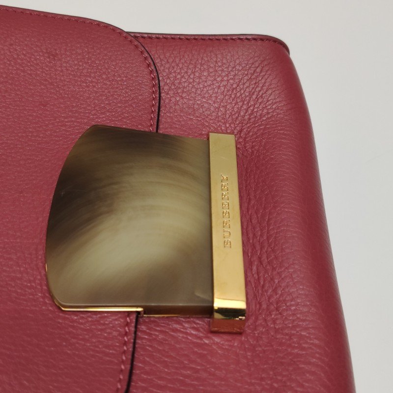 Burberry牛皮純色字母Logo徽標插扣斜挎包單肩包-11
