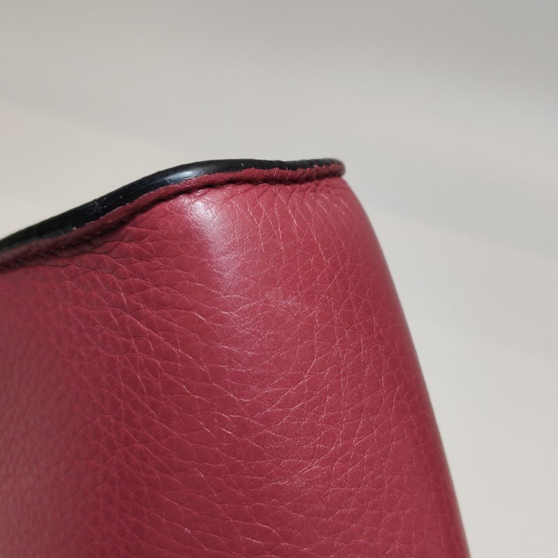 Burberry牛皮純色字母Logo徽標插扣斜挎包單肩包-13