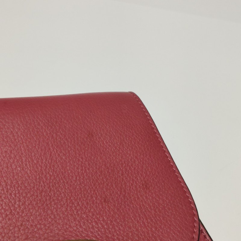 Burberry牛皮純色字母Logo徽標插扣斜挎包單肩包-16