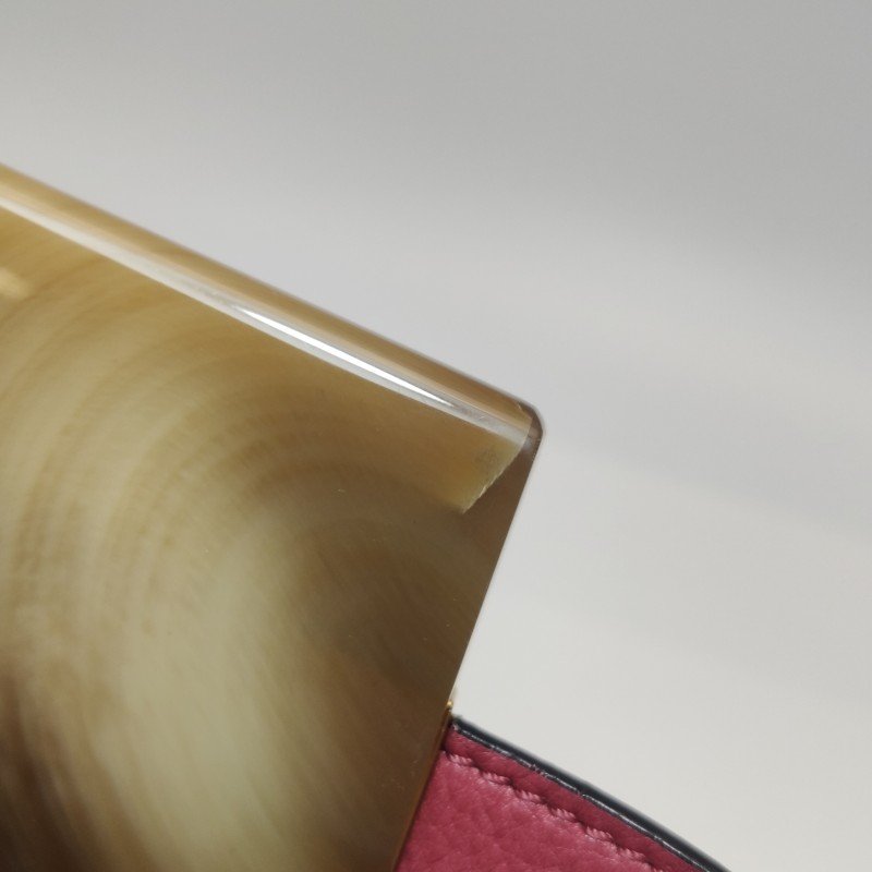 Burberry牛皮純色字母Logo徽標插扣斜挎包單肩包-19