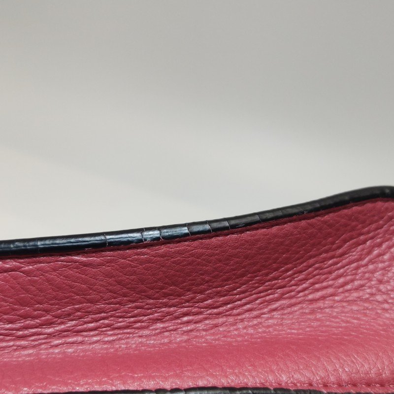 Burberry牛皮純色字母Logo徽標插扣斜挎包單肩包-22