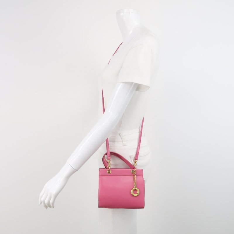 Celine牛皮純色字母Logo吊飾拉鏈斜挎包-1