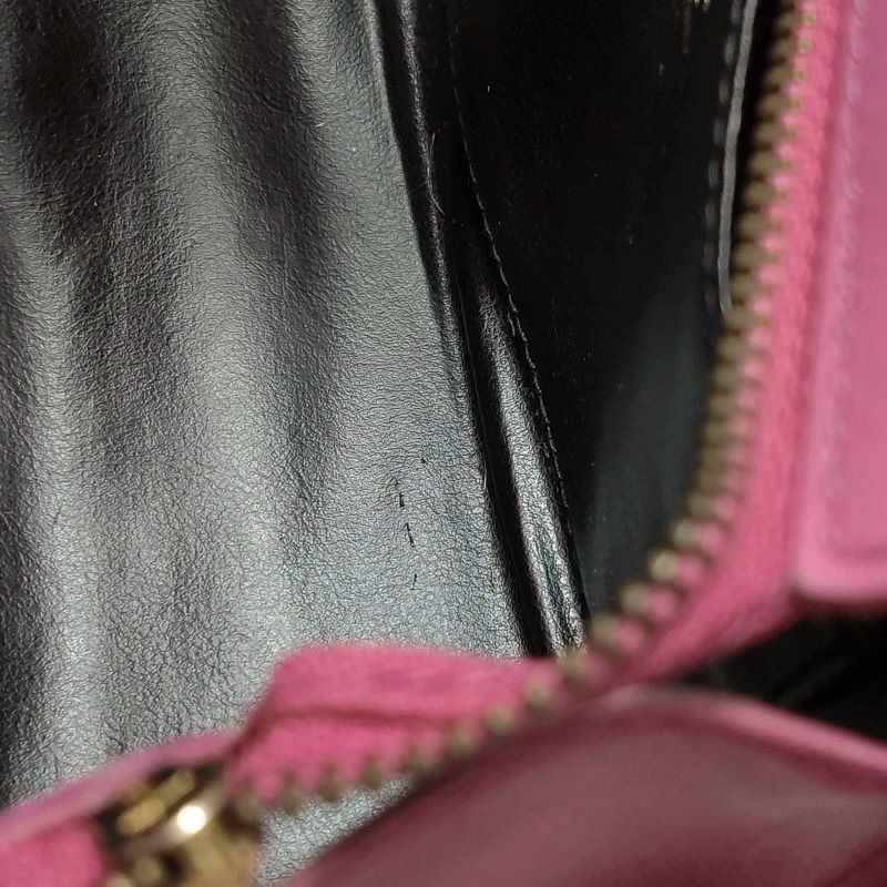 Celine牛皮純色字母Logo吊飾拉鏈斜挎包-10