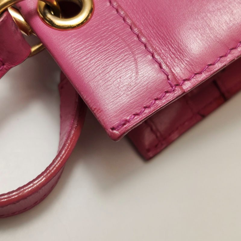 Celine牛皮純色字母Logo吊飾拉鏈斜挎包-14