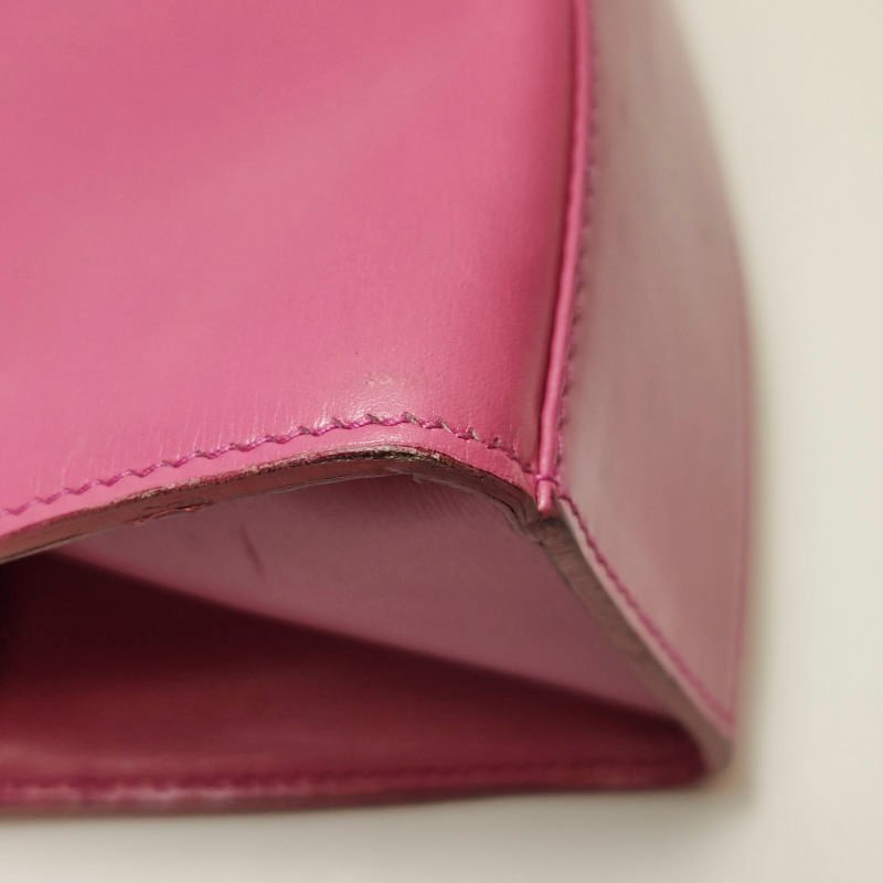 Celine牛皮純色字母Logo吊飾拉鏈斜挎包-15