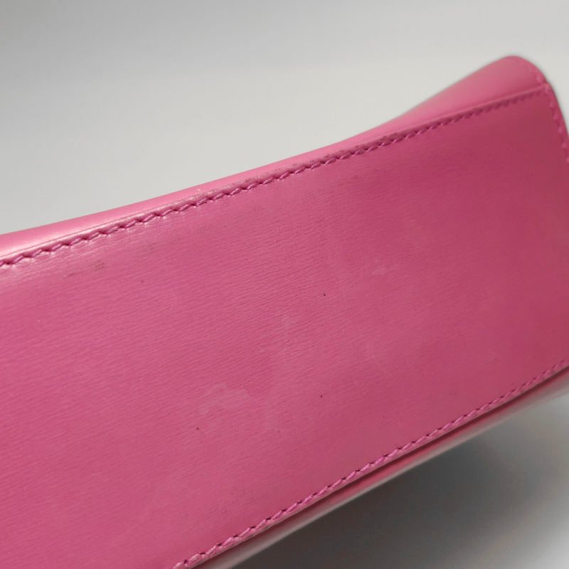 Celine牛皮純色字母Logo吊飾拉鏈斜挎包-17