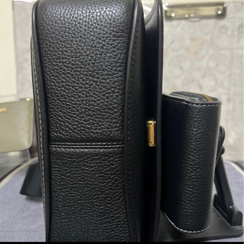 TB tory burch黑浮雕十字Logo ㄇ字拉鏈短夾-2