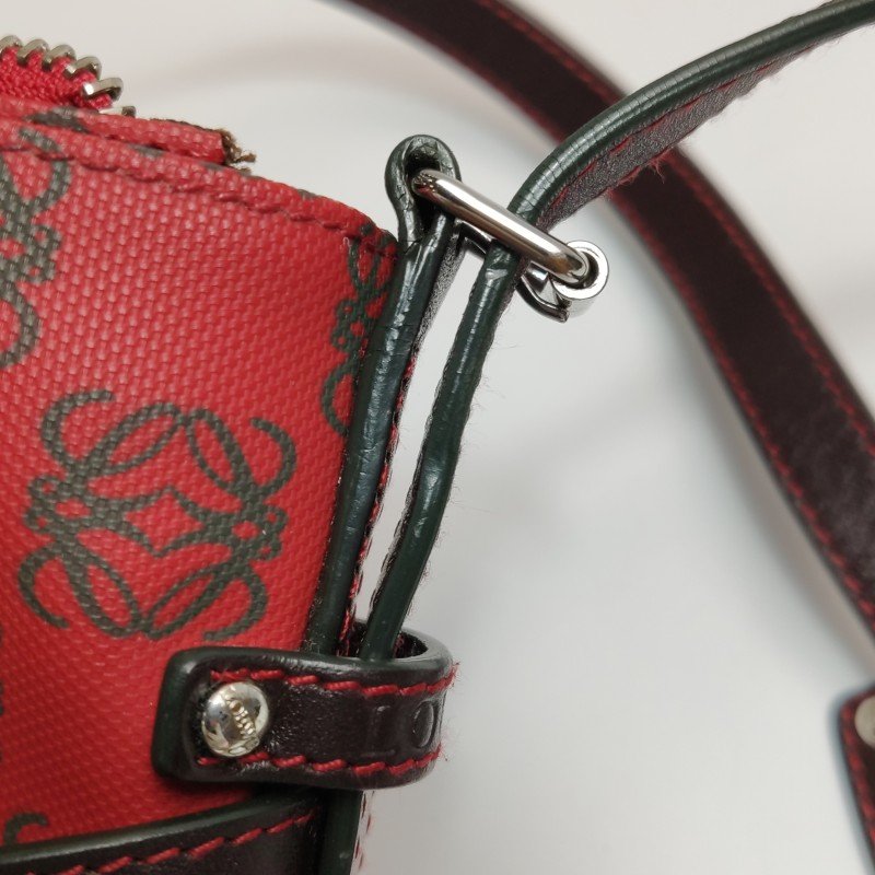 Loewe牛皮老花壓紋字母Logo字母包斜挎包單肩包-17