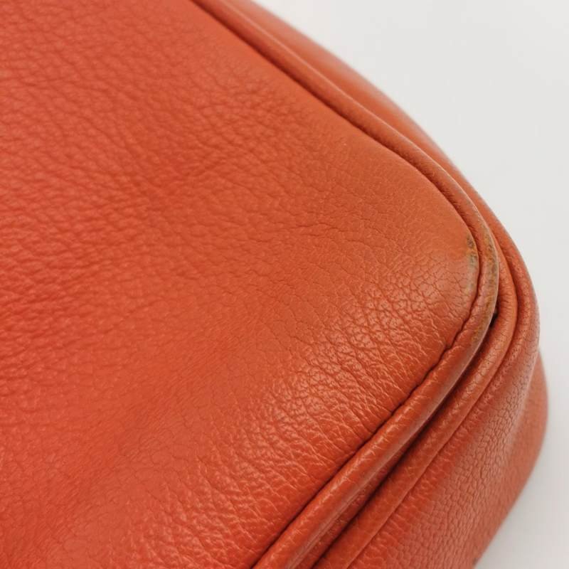 Miu Miu羊皮拼色金属旋扣斜挎包-9