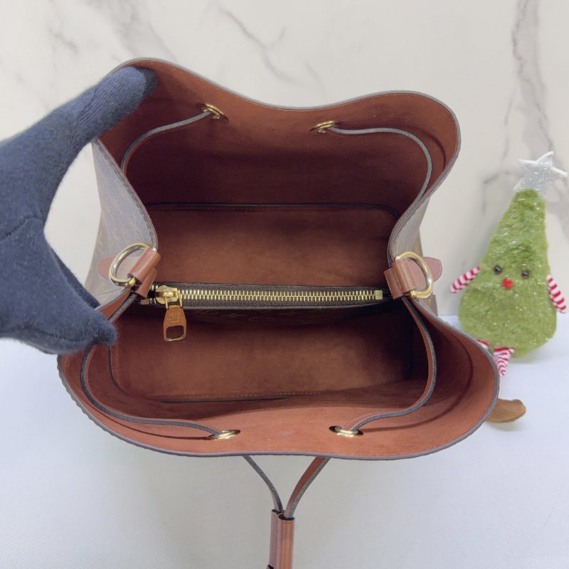 LV NeoNoeMM咖啡色水桶包-4