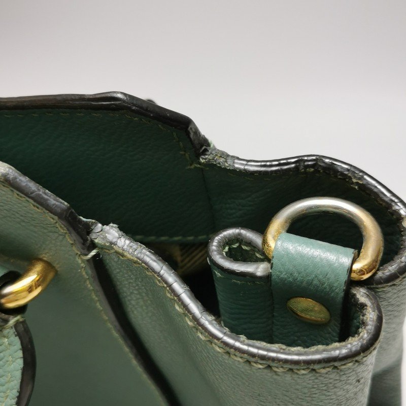 Burberry The Banner班納牛皮純色雙搭扣單肩包-17