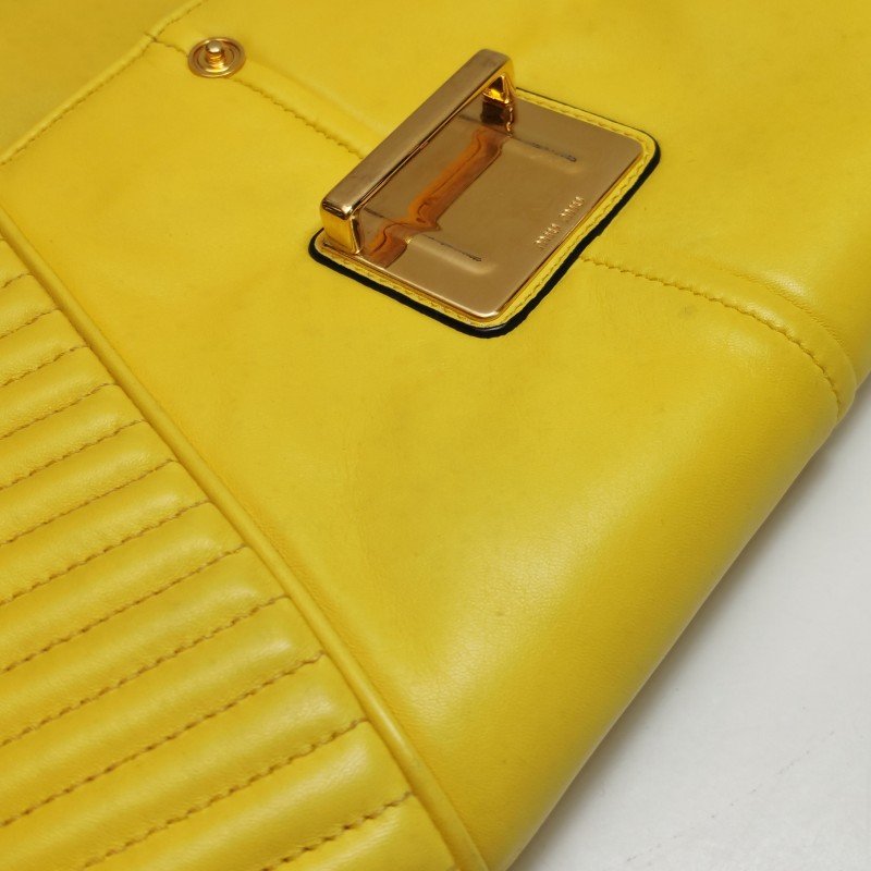 Miu Miu羊皮純色絎縫金屬鎖扣斜挎包單肩包-11