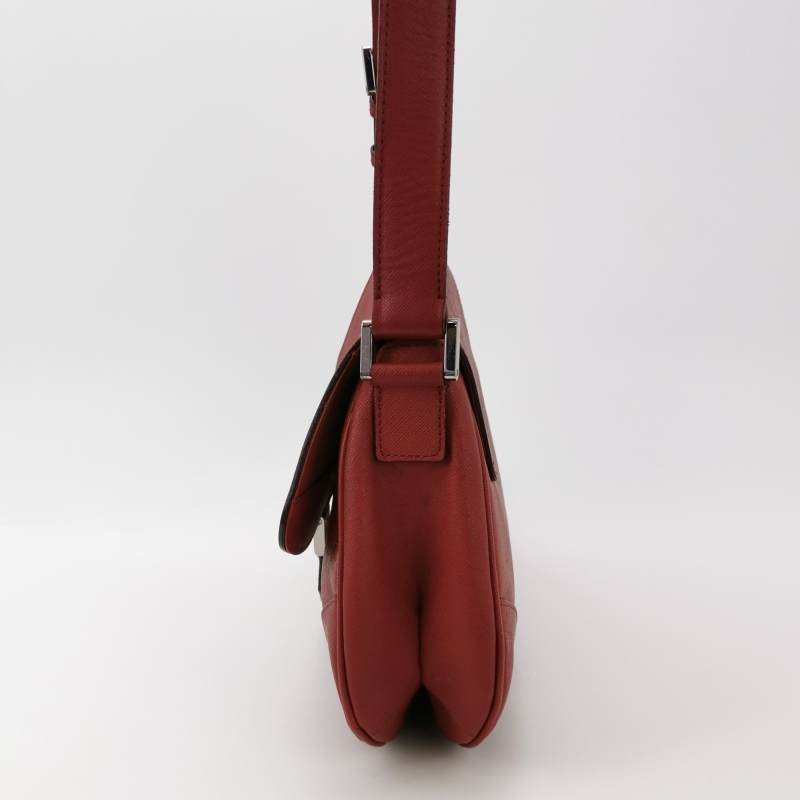 Burberry牛皮純色金屬字母logo微標翻蓋單肩包-2