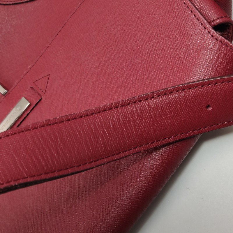 Burberry牛皮純色金屬字母logo微標翻蓋單肩包-9