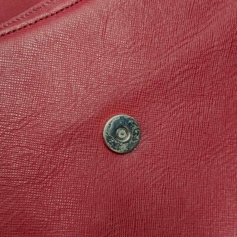 Burberry牛皮純色金屬字母logo微標翻蓋單肩包-10