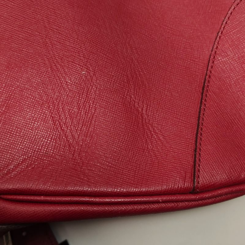 Burberry牛皮純色金屬字母logo微標翻蓋單肩包-12