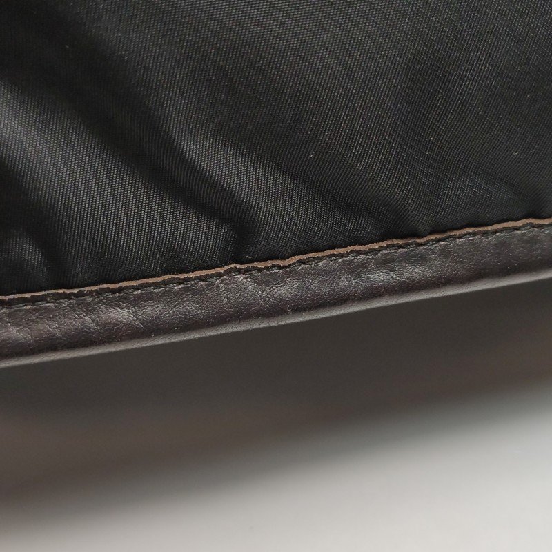 Prada牛皮尼龍布純色三角徽標手提包-21