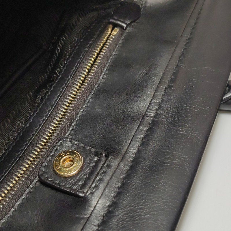 Prada牛皮尼龍布純色三角徽標手提包-22