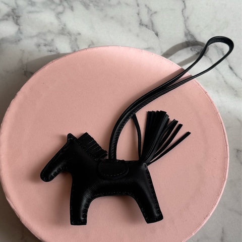 Hermes全黑小馬吊飾 超好看🫶超難得